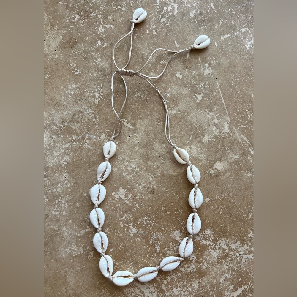 Hawaiian Cowrie White Shell Necklace